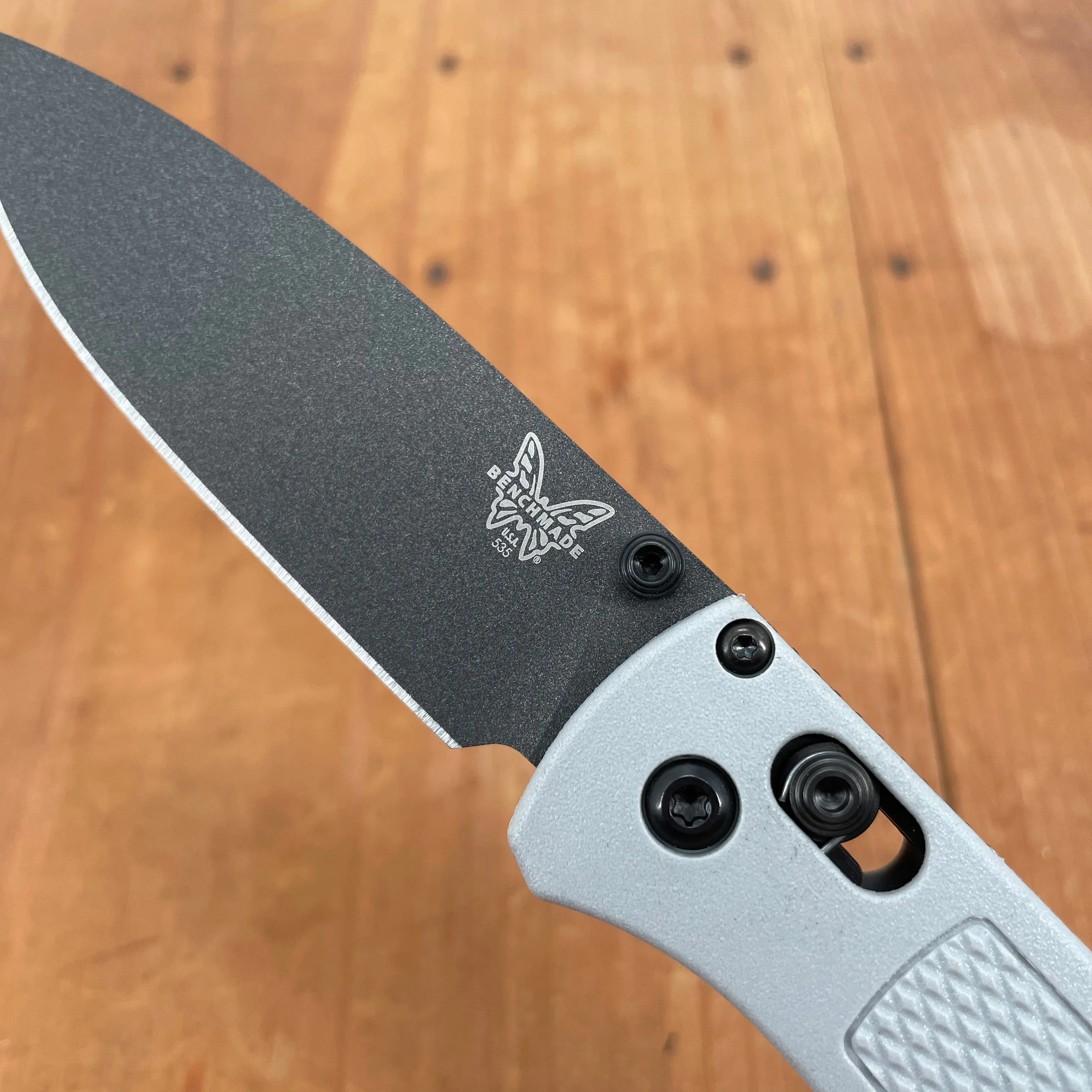 Benchmade 535BK-08 Bugout Drop Point CPM-S30V AXIS Lock Storm Gray Grivory Handle