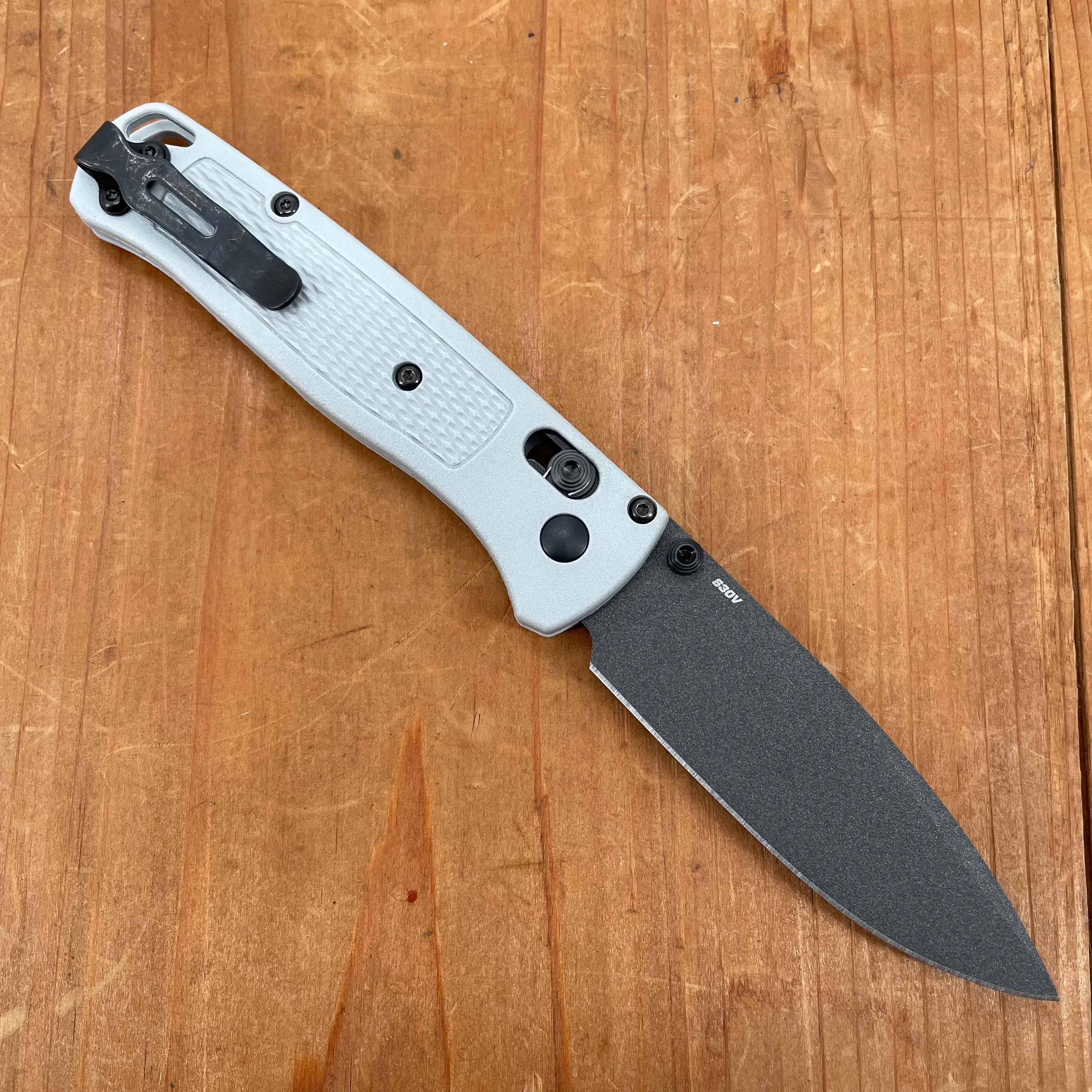 Benchmade 535BK-08 Bugout Drop Point CPM-S30V AXIS Lock Storm Gray Grivory Handle