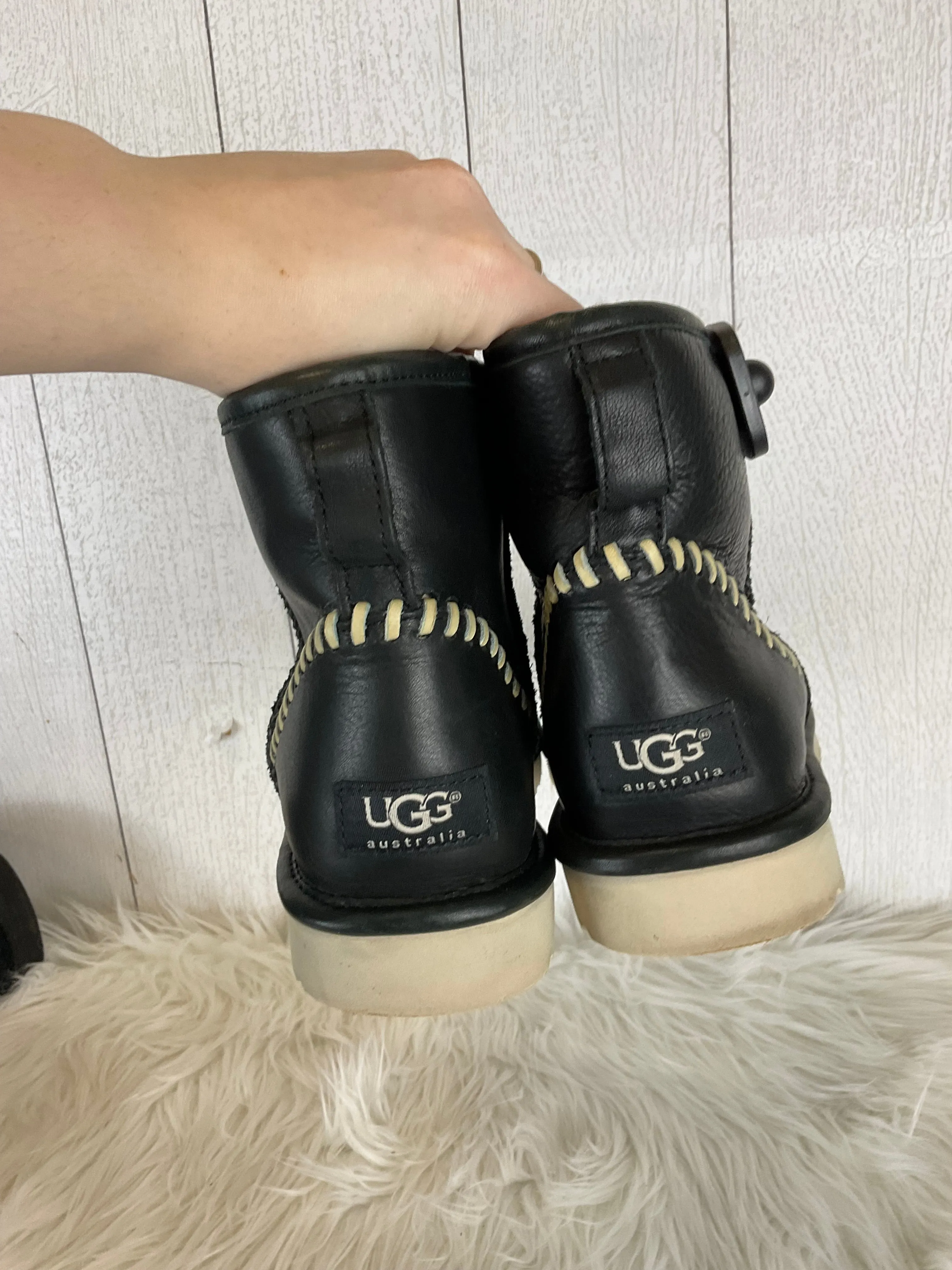 Boots Designer By Ugg In Black, Size: 8