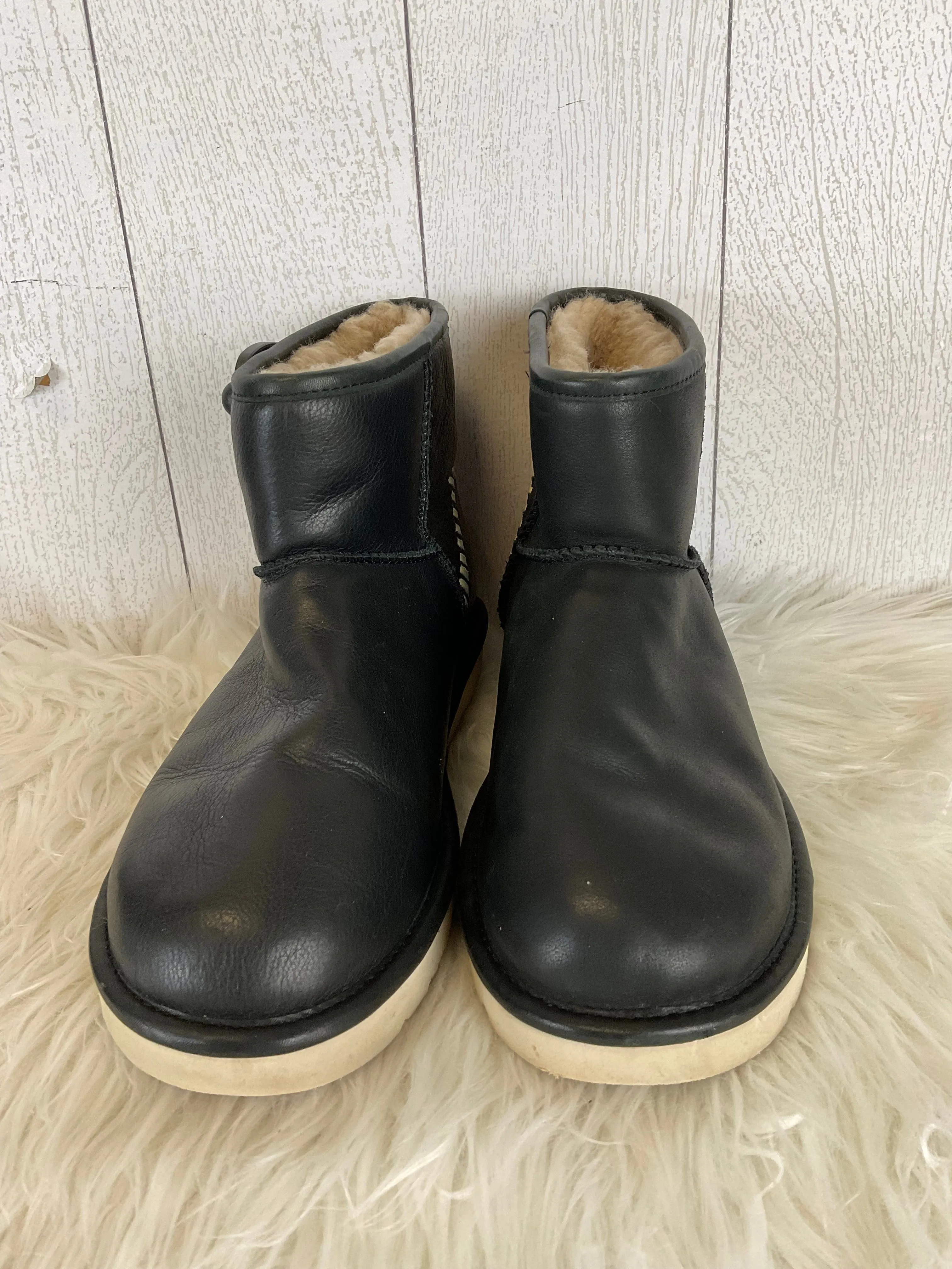 Boots Designer By Ugg In Black, Size: 8