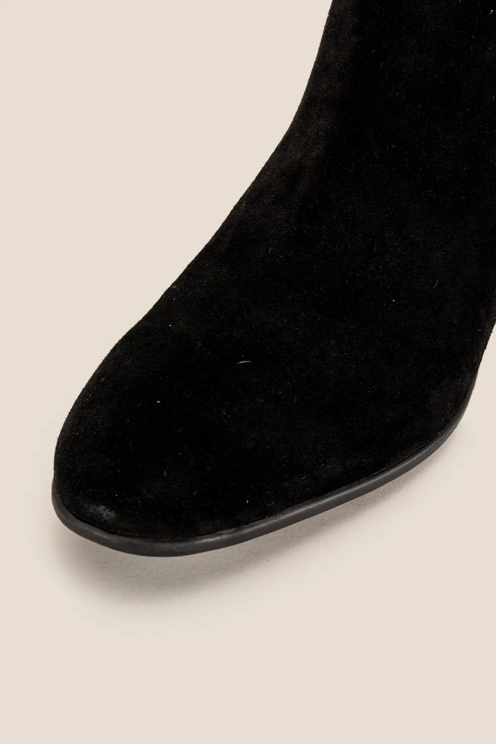 Darwin Black Suede